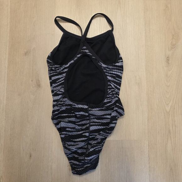 TYR Grey Black Crypsis Cutout Sporty One Piece Bathing Swimsuit Size Medium - Picture 4 of 6